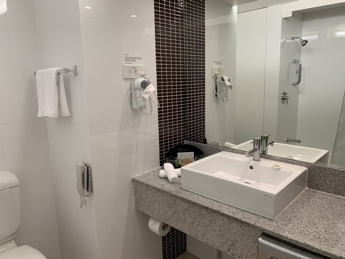 Bathroom 7