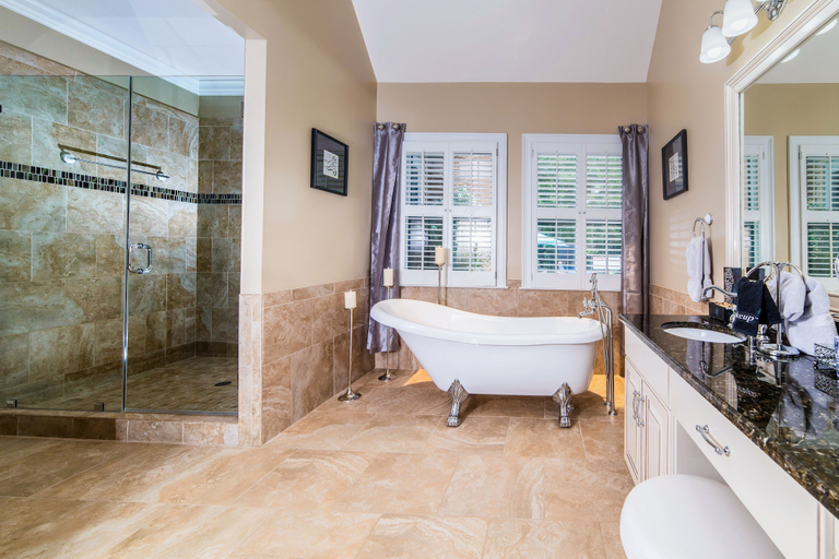 Bathroom 4, Pleasanton Courtyard B&B, Fayette