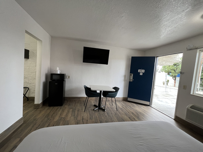 Bedroom 3, Motel 6 Orange, CA - Anaheim, Orange