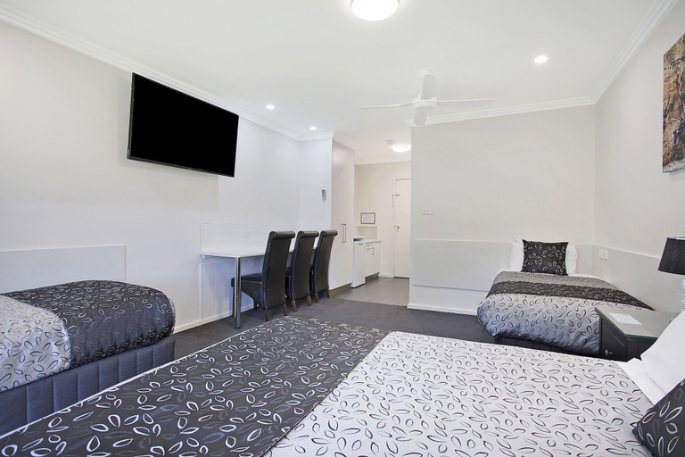 Bedroom 3, Comfort Inn May Park, Horsham - Central
