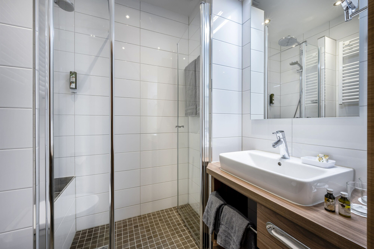 Bathroom 4