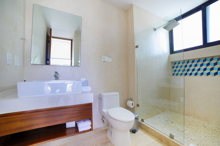 Bathroom 4, Central Park 201 H, Cozumel