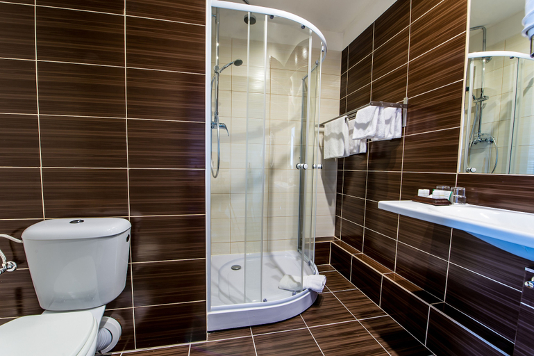 Bathroom 4, Cascade, Most