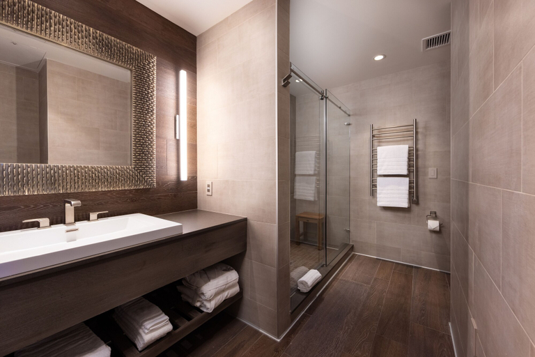 Bathroom 3, The Bradstan Boutique Hotel, Sullivan