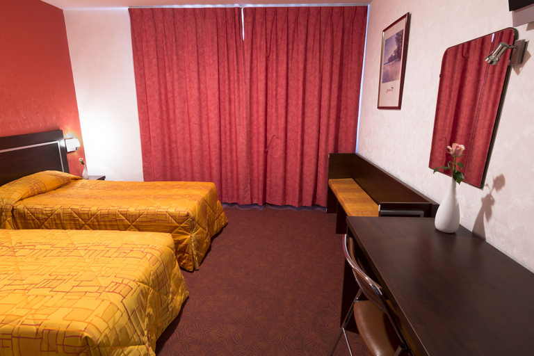 Bedroom 2, Hôtel Albion, Hautes-Pyrénées