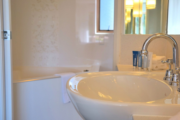Bathroom 4