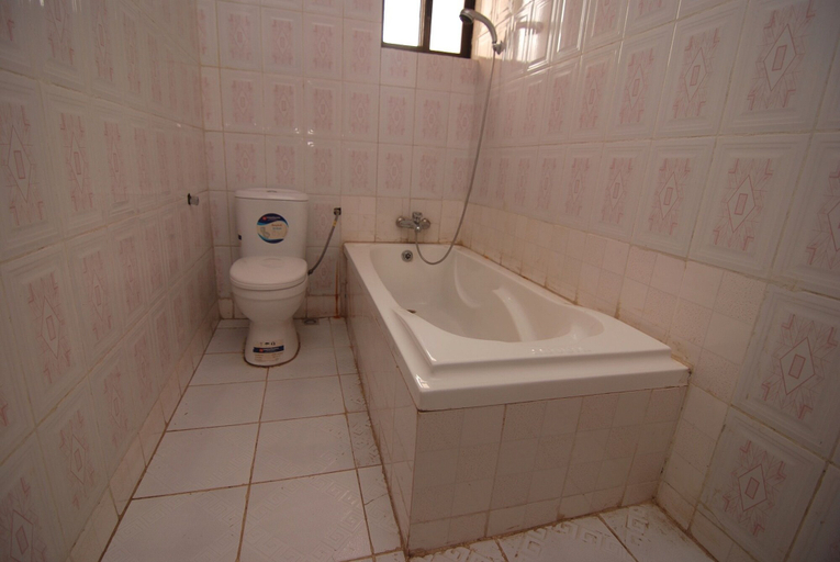 Bathroom 3, Motown Hotel, AbujaMun