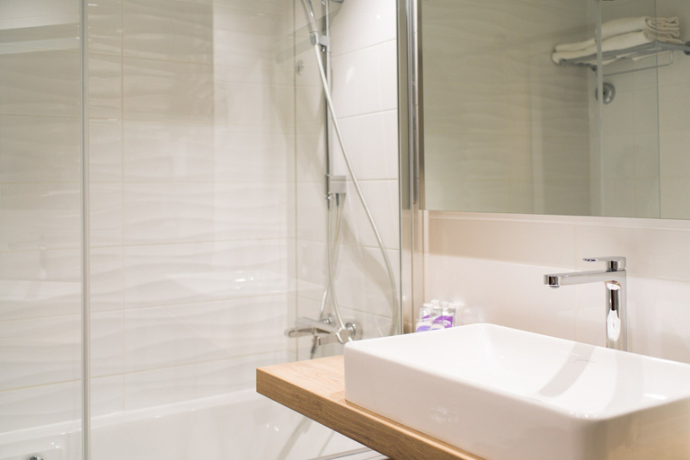Bathroom 5, Hôtel Ariane, Bouches-du-Rhône