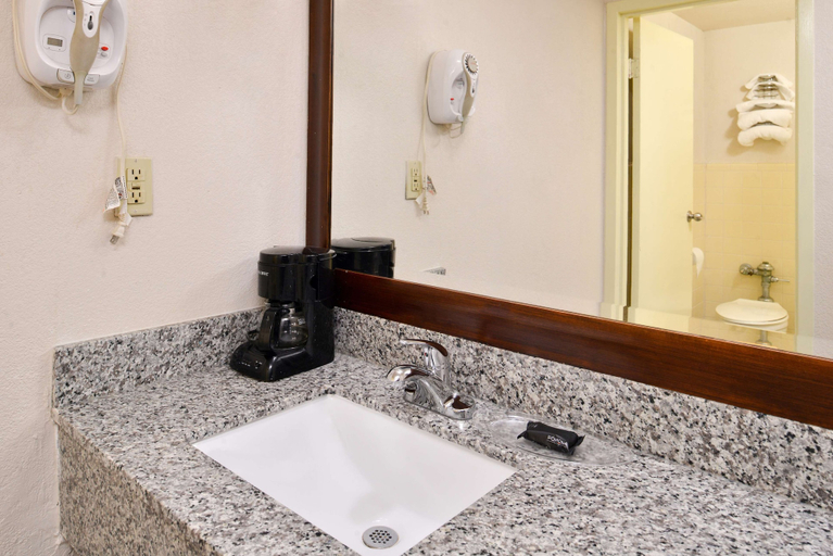 Bathroom, Americas Best Value Inn Augusta Historic Downtown, Richmond