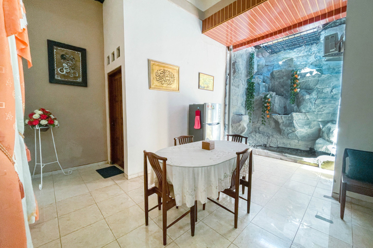 Dining Room 5, Palagan 2 Homestay by WHouse, Sleman