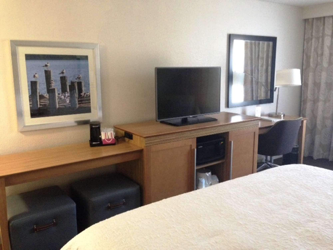 Bedroom 3, Hampton Inn Tampa/Rocky Point-Airport, Hillsborough