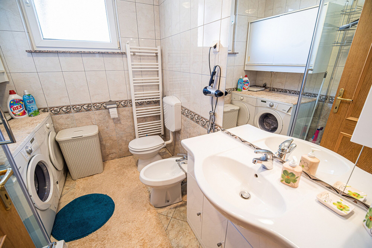 Bathroom 3, Apartments Želimlje, Škofljica