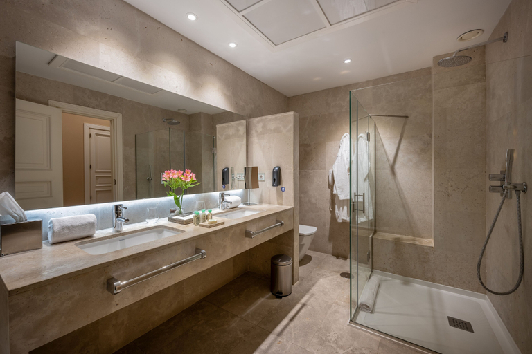 Bathroom 4, Hotel Rector, Salamanca