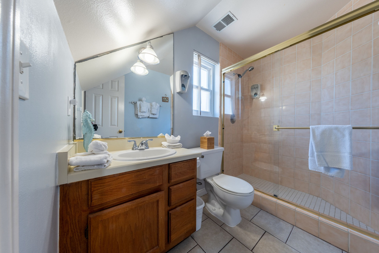 Bathroom 3, Mandalay Shores Resort, Ventura