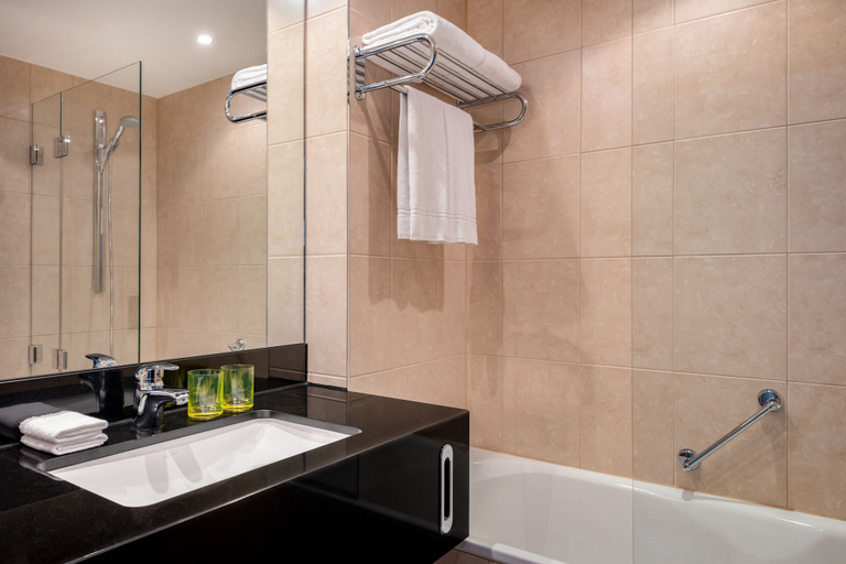 Bathroom 5, Four Points by Sheraton Munich Arabellapark, München