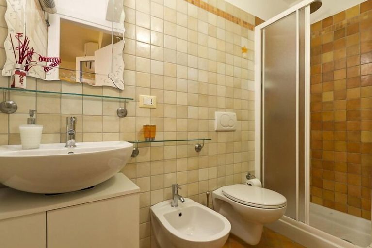 Bathroom 5, Camera Dolcenotte, Novara