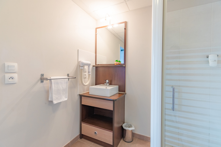 Bathroom 4