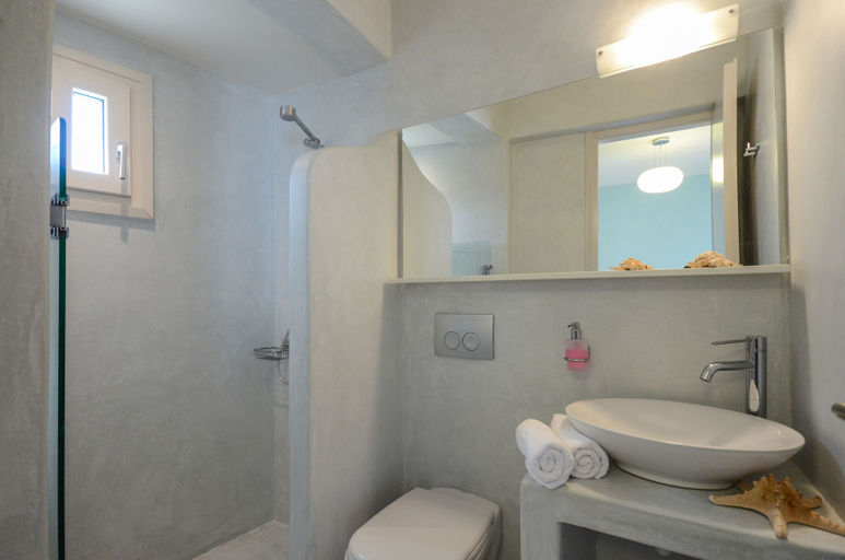 Bathroom 5, Irini Studios, South Aegean