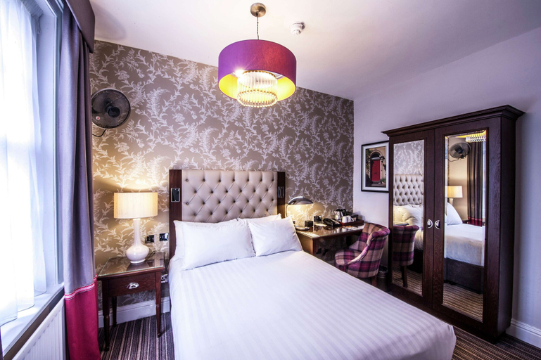 Bedroom 3, Doubletree by Hilton Cheltenham Park, Gloucestershire