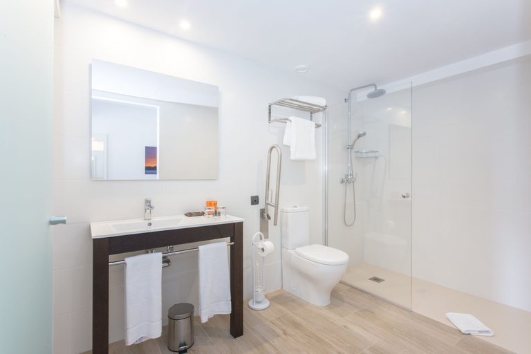Bathroom 5, Alcanada Golf Hotel, Baleares