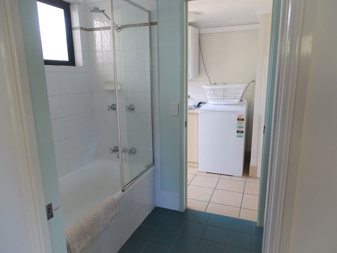 Bathroom 4, Pandanus Palms Holiday Resort, Redland Bal
