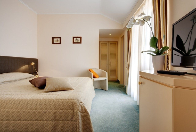 Bedroom 4, Grand Hotel Presolana, Bergamo