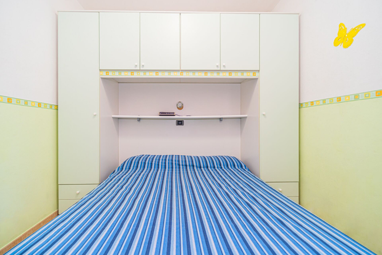 Bedroom 3, Appartamento Villa da 2 Fino a 4 Persone Giardino, Livorno