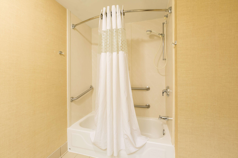 Bathroom 4, Hampton Inn Sidney, Shelby
