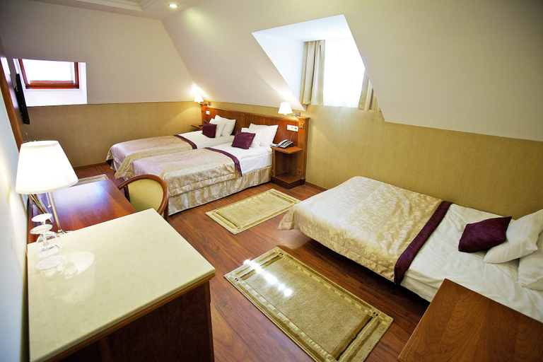 Bedroom 2, Gold Hotel Budapest, Budapesti