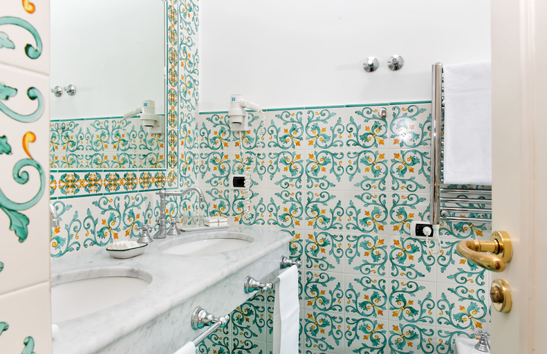 Bathroom 5, Hotel Villa Garden, Napoli
