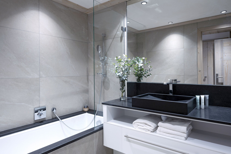 Bathroom 5, MGM Hôtels & Résidences – Résidence Le Roc des Tours, Haute-Savoie