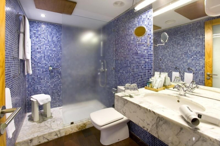 Bathroom 4, Hotel LIVVO La Quinta Roja, Santa Cruz de Tenerife