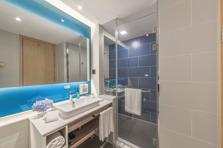 Bathroom 4, Holiday Inn Express SHANGHAI JIADING CENTER by IHG, Shanghai