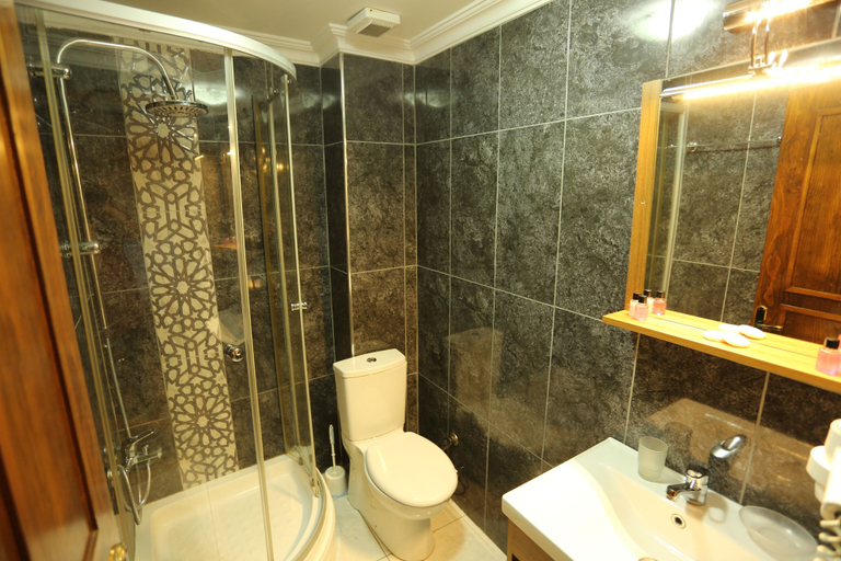 Bathroom 5, Tashkonak Studio Suites, Fatih