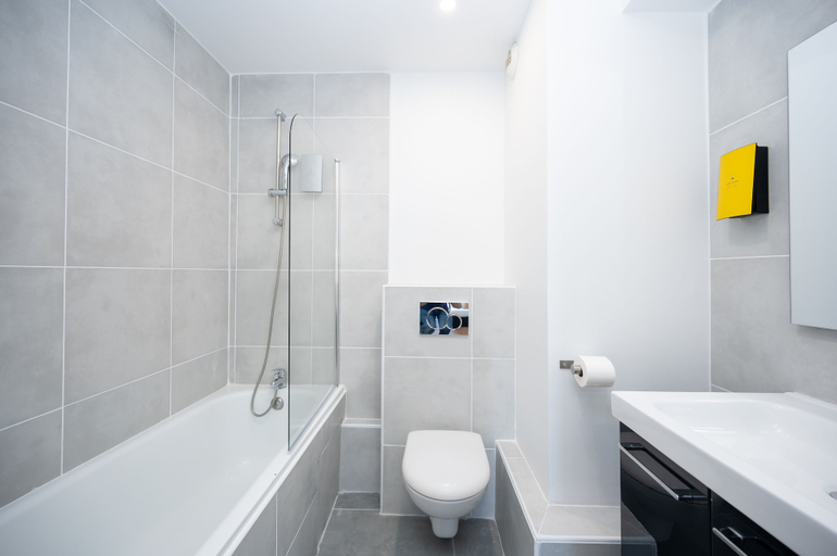 Bathroom 3, Staycity Aparthotels, Paris Gare De l'Est, Paris