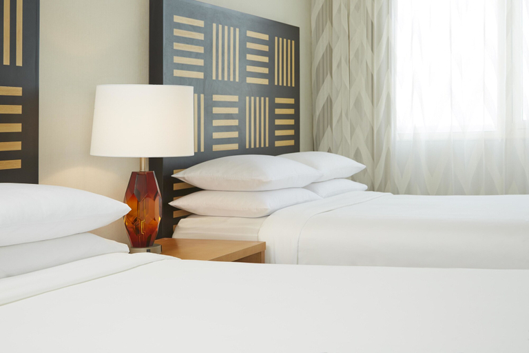 Bedroom 5, Renaissance Orlando Airport Hotel by Marriott, Orange