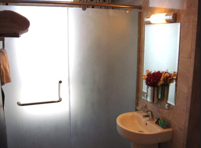 Bathroom 5, Paragon Hotel Apartments, Abu Dhabi City