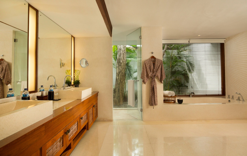 Bathroom 14