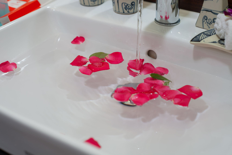 Bathroom 13