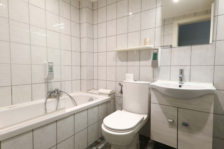Bathroom 4, The Originals City, Hôtel Colmar Gare, Haut-Rhin