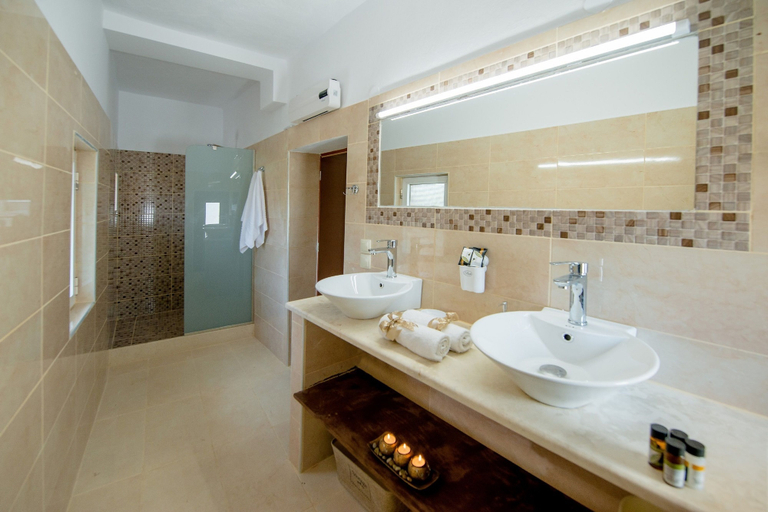 Bathroom 3, Emerald Dream House, South Aegean