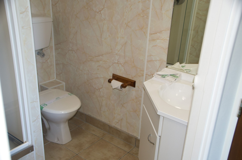 Bathroom 5, Bay Sands Seafront Studios, Far North