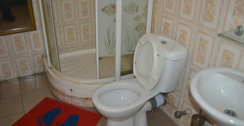 Bathroom, Flat A and B by Aishar Court, Mainland
