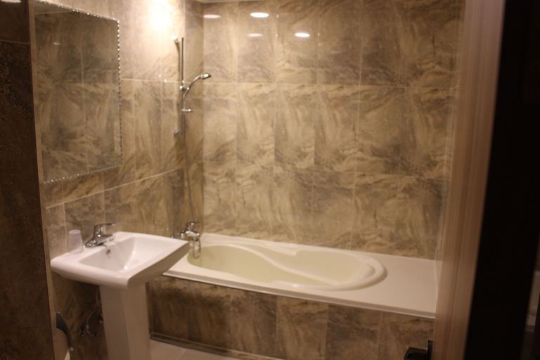 Bathroom 4, Hotel Parkwood Incheon Airport, Jung