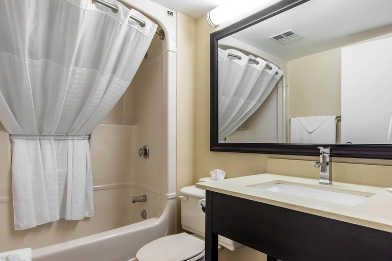 Bathroom 3, Comfort Inn Trois-Rivières, Francheville