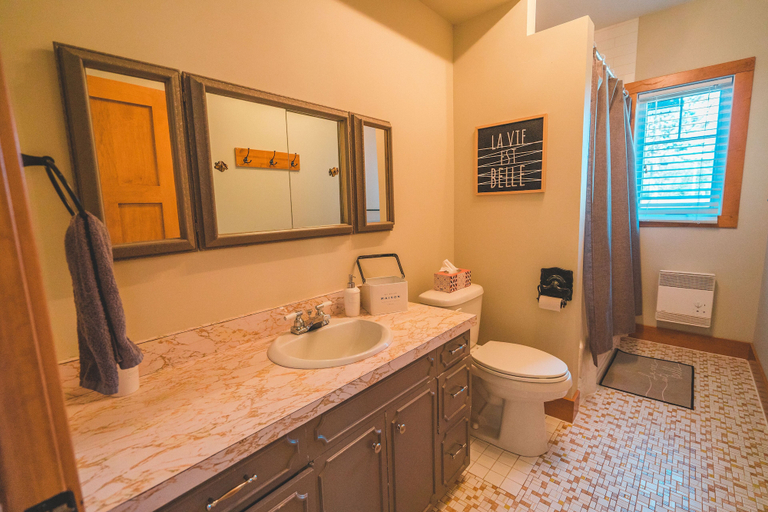 Bathroom 5, Le 2800 du Parc, Le Centre-de-la-Mauricie