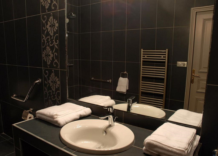 Bathroom 5, Le Logis du Péré, The Originals Collection (Relais du Silence), Charente-Maritime