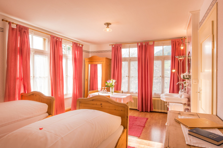 Bedroom 3, Hotel Falken, Interlaken