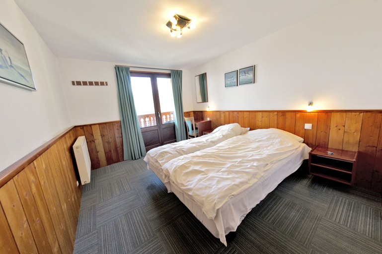 Bedroom 4, Chalethotel Belle Etoile by Skinetworks, Isère