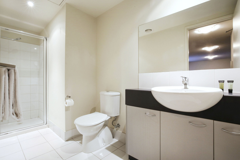 Bathroom 3, Plum Carlton Serviced Apartments, Melbourne